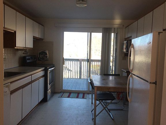 4th image of 70 Washington Park Dr