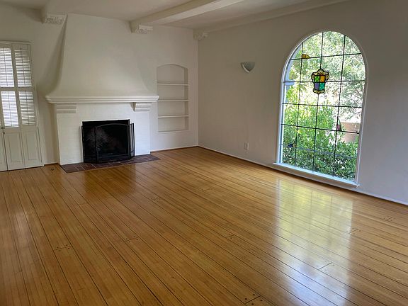 5th image of 131 S Crescent Dr