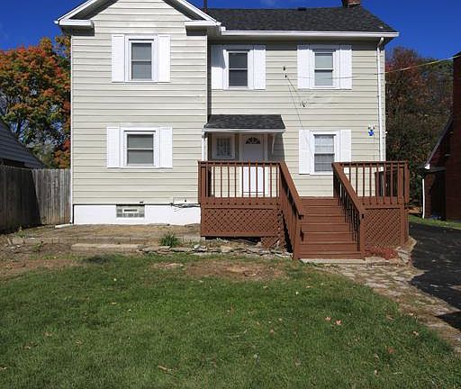 3rd image of 1446 Cornell Dr