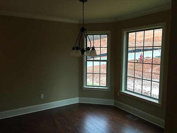 3rd image of 632 Elk Falls Ln