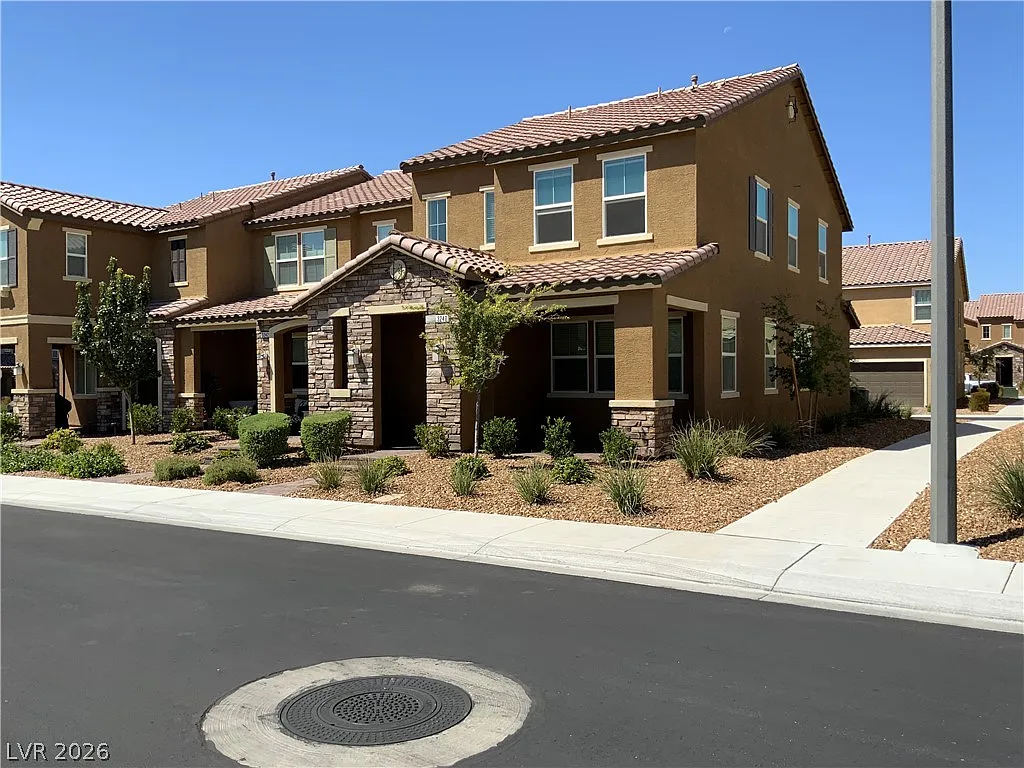 3 bed, 2.5 bath, 1736 sqft, $2,150 — Photo 3