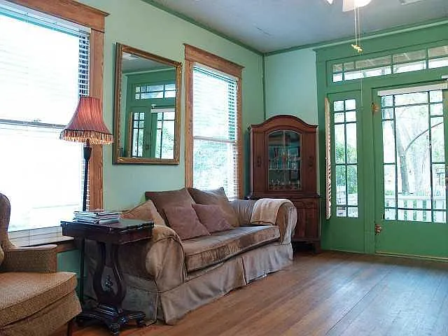 4 bed, 3250 sqft, $5,000 — Photo 2