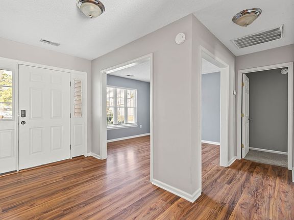3rd image of 209 Bluebird Ct