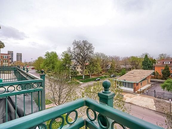 2nd image of 1705 N Gaylord St #303