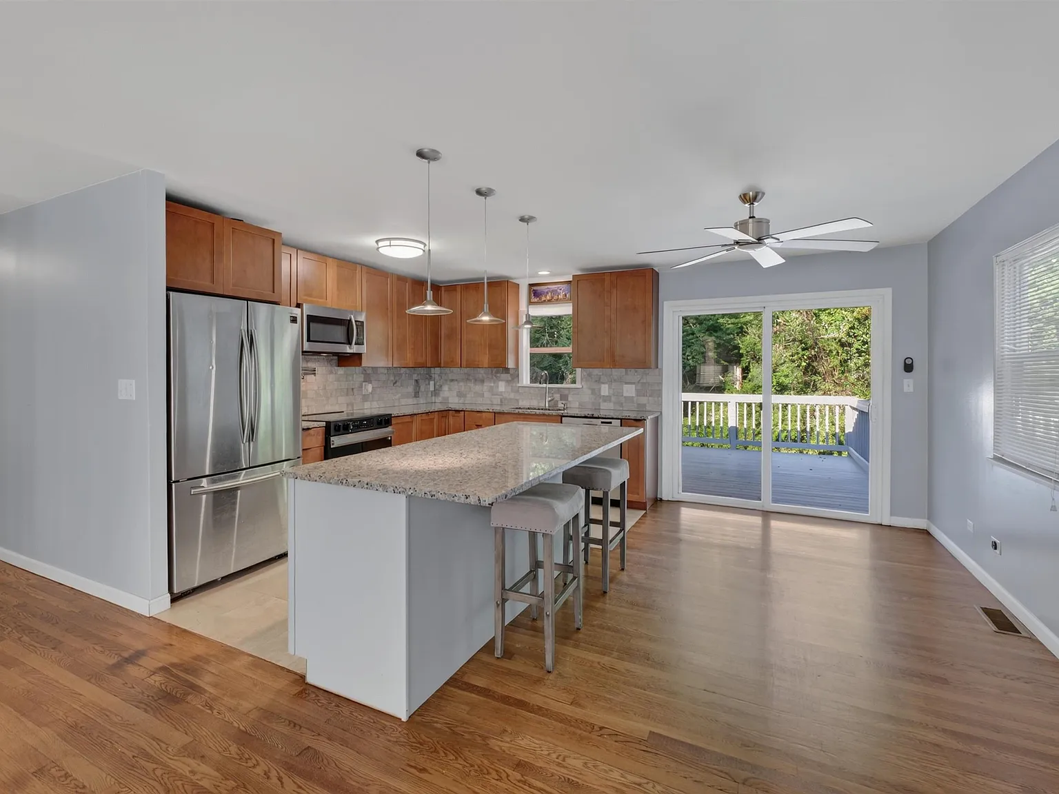 4 bed, 3.0 bath, 2017 sqft, $2,700 — Photo 4
