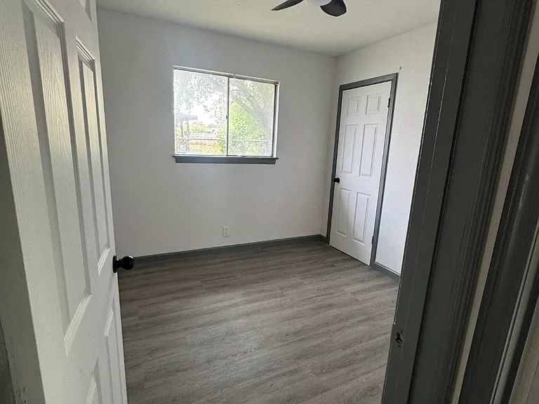 6129 Vincent Dr — Photo 11