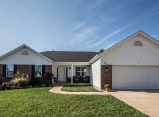 9 Keystone Ct, Fenton, MO 63026