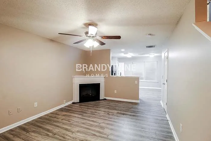 204 Lossie Ln — Photo 4