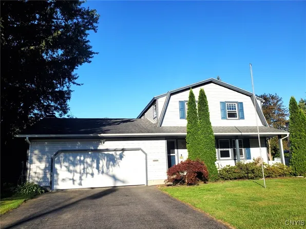 7645 Admiral Dr, Liverpool, NY 13090