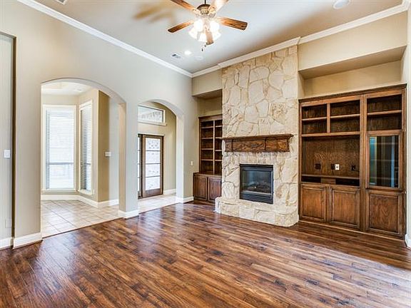 5th image of 3305 Vista Lake Cir