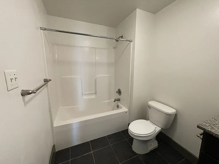 1100 Hull Street Apartments — Photo 5