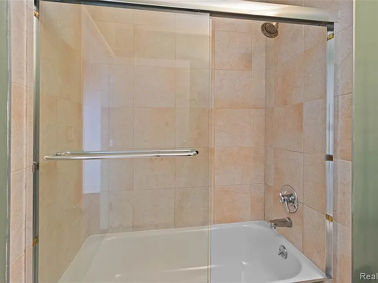 6533 E Jefferson Ave #604 — Photo 17
