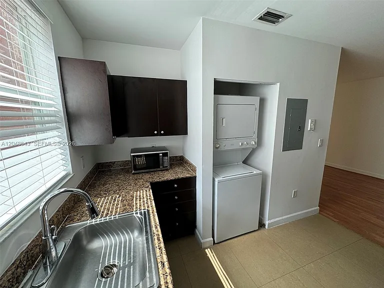 529 NE 62nd St #203 — Photo 4