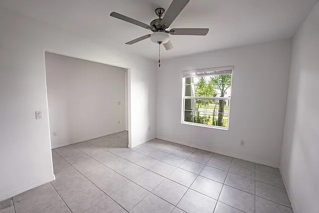 6-Bedroom Home in Abbott Square! — Photo 3