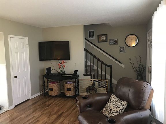 2nd image of 7514 Bavarian Dr