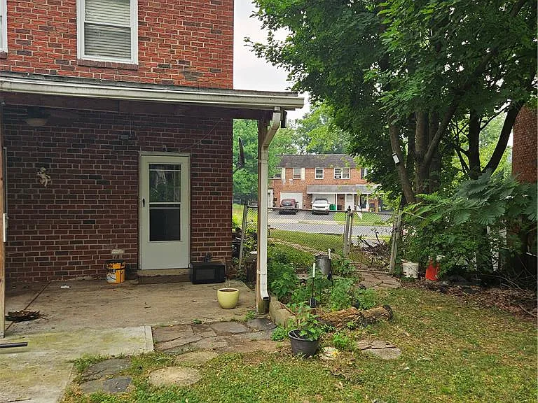 661 W Brookdale St — Photo 19