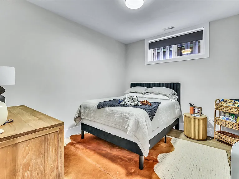 1647 W Irving Park Rd #1W — Photo 12