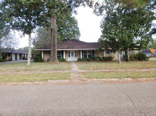 1393 Wellington Dr, Baton Rouge, LA 70815