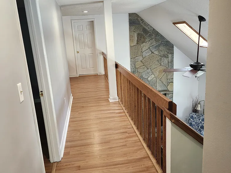 421 E Hyerdale Dr — Photo 6