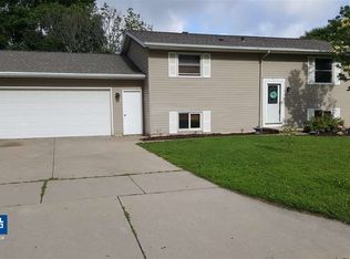 1717 S Mayfair Dr, Appleton, WI 54914