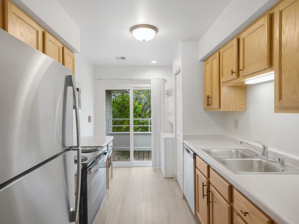 14755 W Hidden Creek Ct Unit 7-14777, New Berlin, WI 53151 – 2-bedroom rental in New Berlin