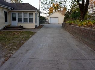 304 Gay St, Delhi, IA 52223