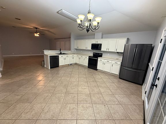 3rd image of 8907 Oakwood Ct