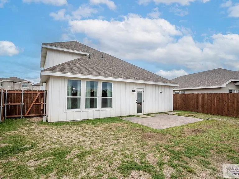 2168 Grove Ln — Photo 24