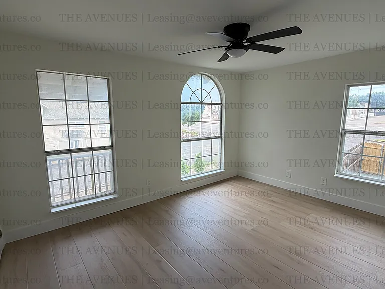 305 N Oak Cliff Blvd — Photo 18