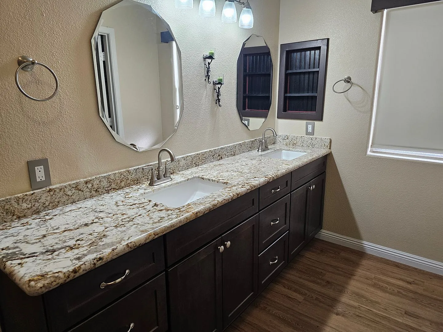 Spacious 5 bd room 2.5 bathroom home — Photo 4