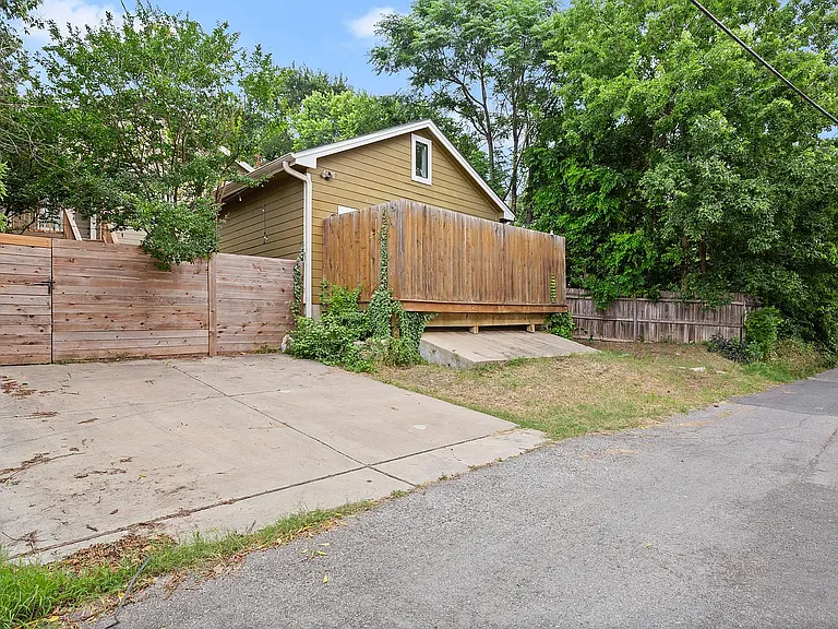 2111 E 8th St #ADU — Photo 11