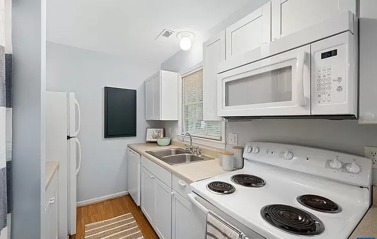 1190 Pine Haven Ct — Photo 10
