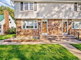15 Overland St, Manchester, CT 06040