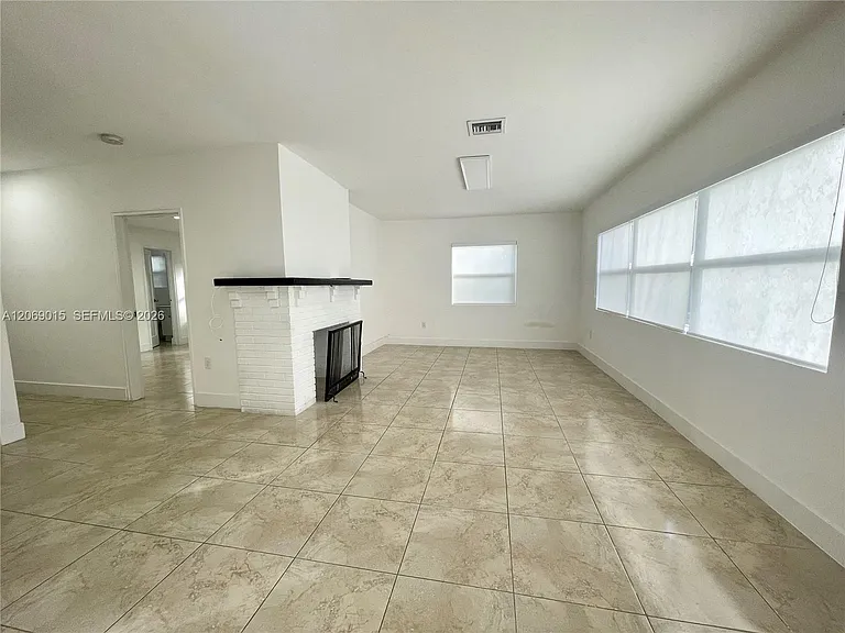 1322 SE 1st Ave — Photo 5