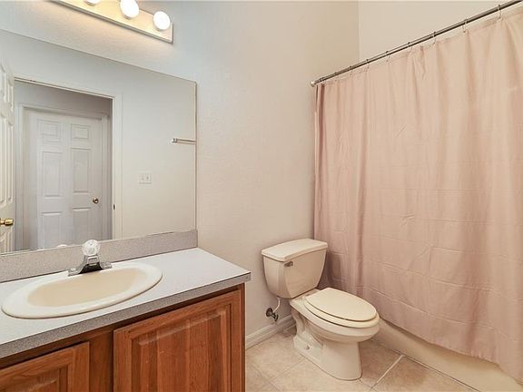 3rd image of 649 Captiva Cir