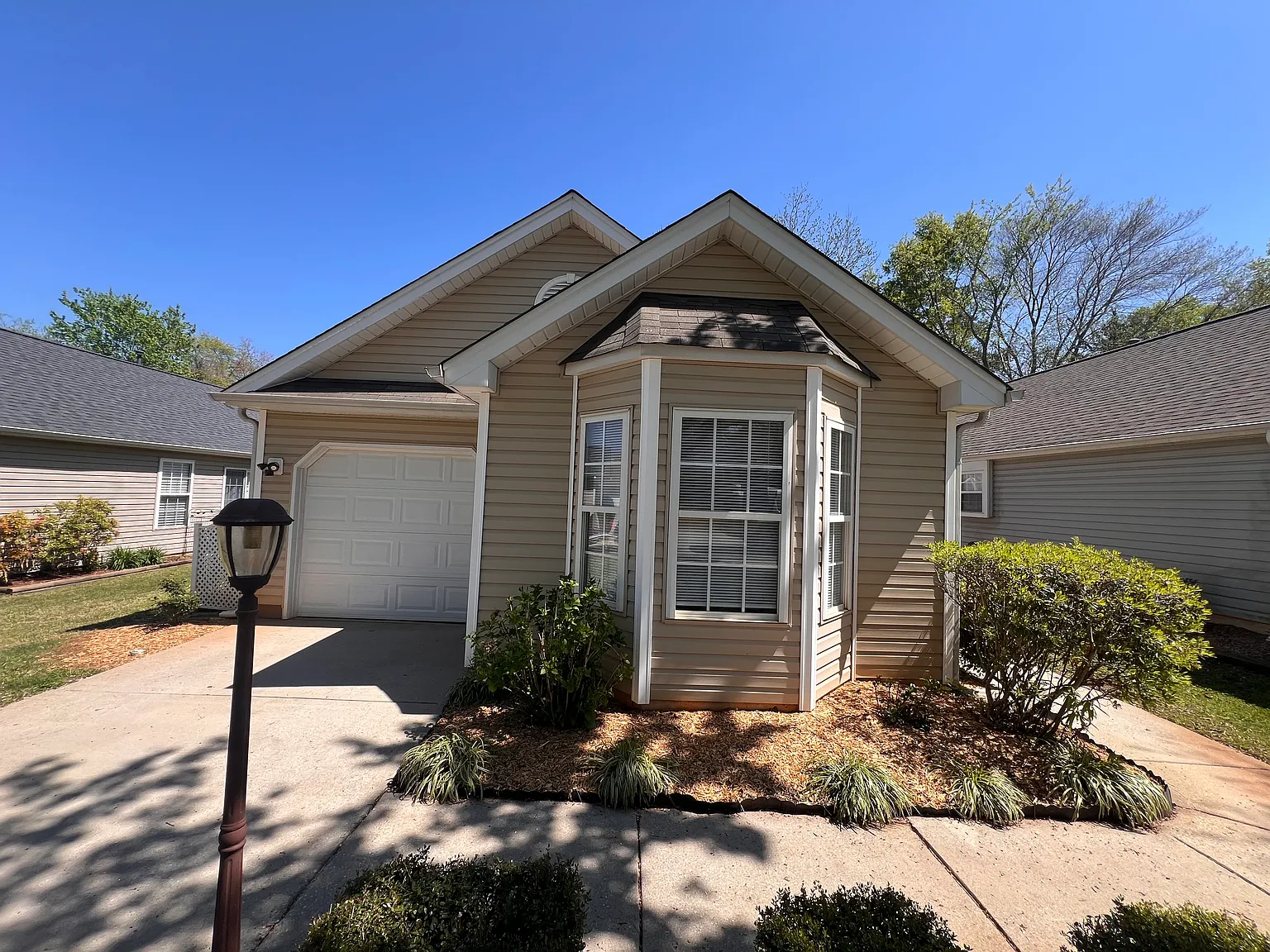 3 bed, 1310 sqft, $1,950 — Photo 3