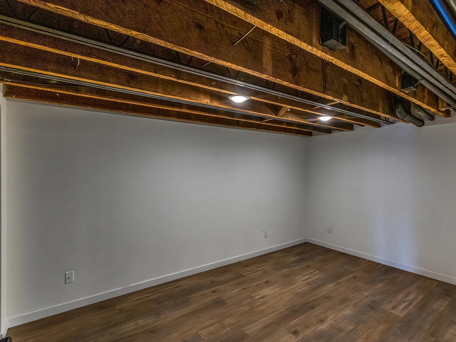 174 S Howard St — Photo 4