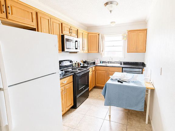 3rd image of 54 Sinclair St