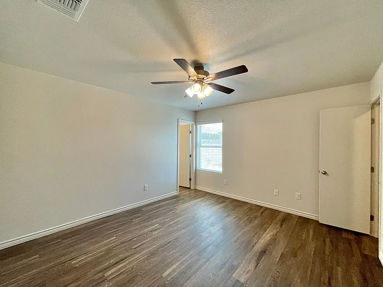 1802 Montell St — Photo 18