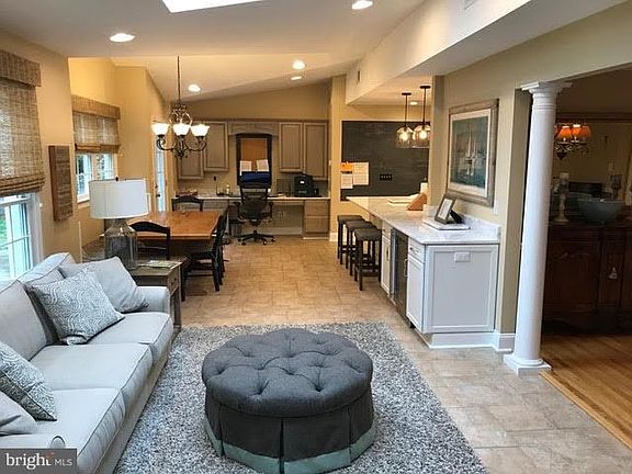 5th image of 482 Fairoak Dr