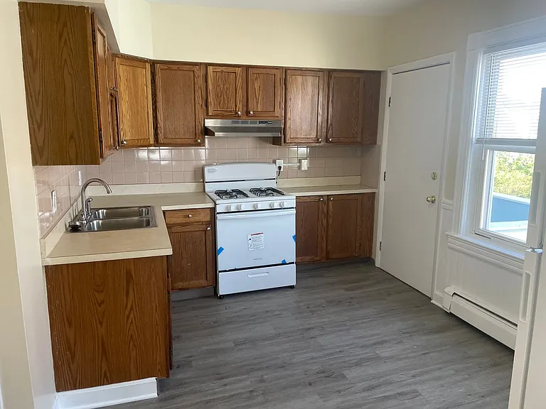 110-112 Magill St — Photo 1