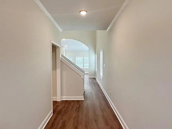 4th image of 2120 Crowne Hts