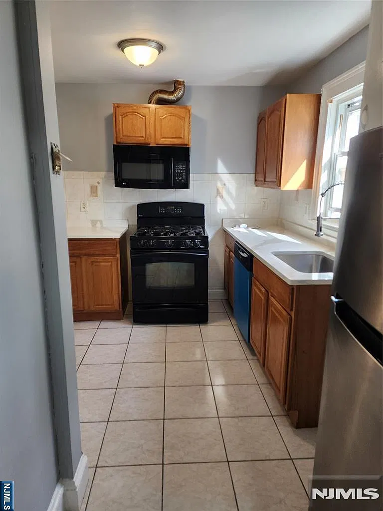3 bed, 2.0 bath, $3,100 — Photo 3