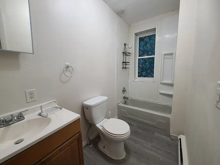 90 Chadwick Ave — Photo 3