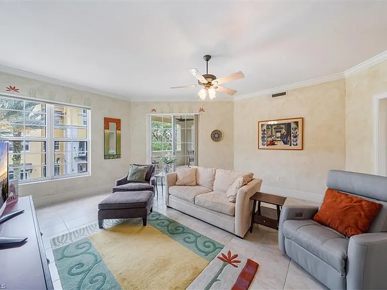 5068 Annunciation Cir #4210 — Photo 5