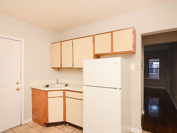 3rd image of 5746 N Winthrop Ave #402