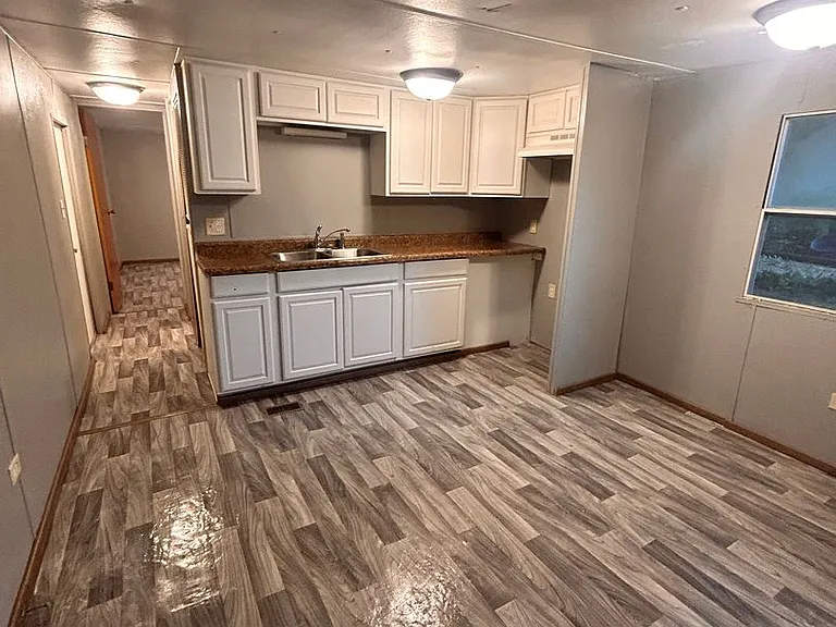 171 E 3rd St #12 — Photo 4