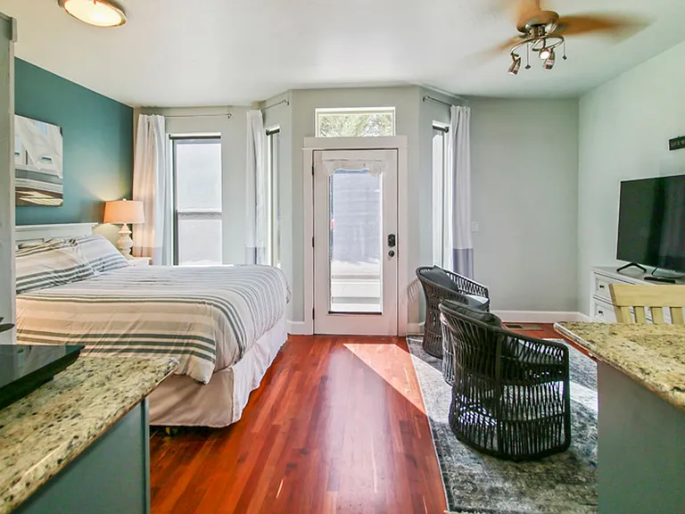 175 E E St — Photo 11