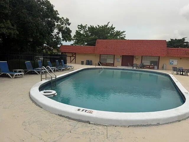 2 bed, 2.0 bath, 961 sqft, $1,900 — Photo 2