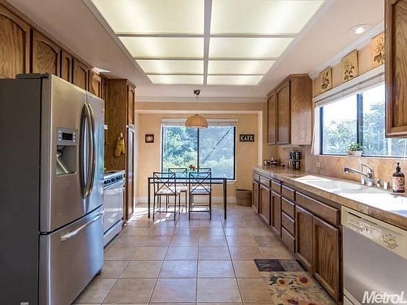 4th image of 2450 Knollwood Dr